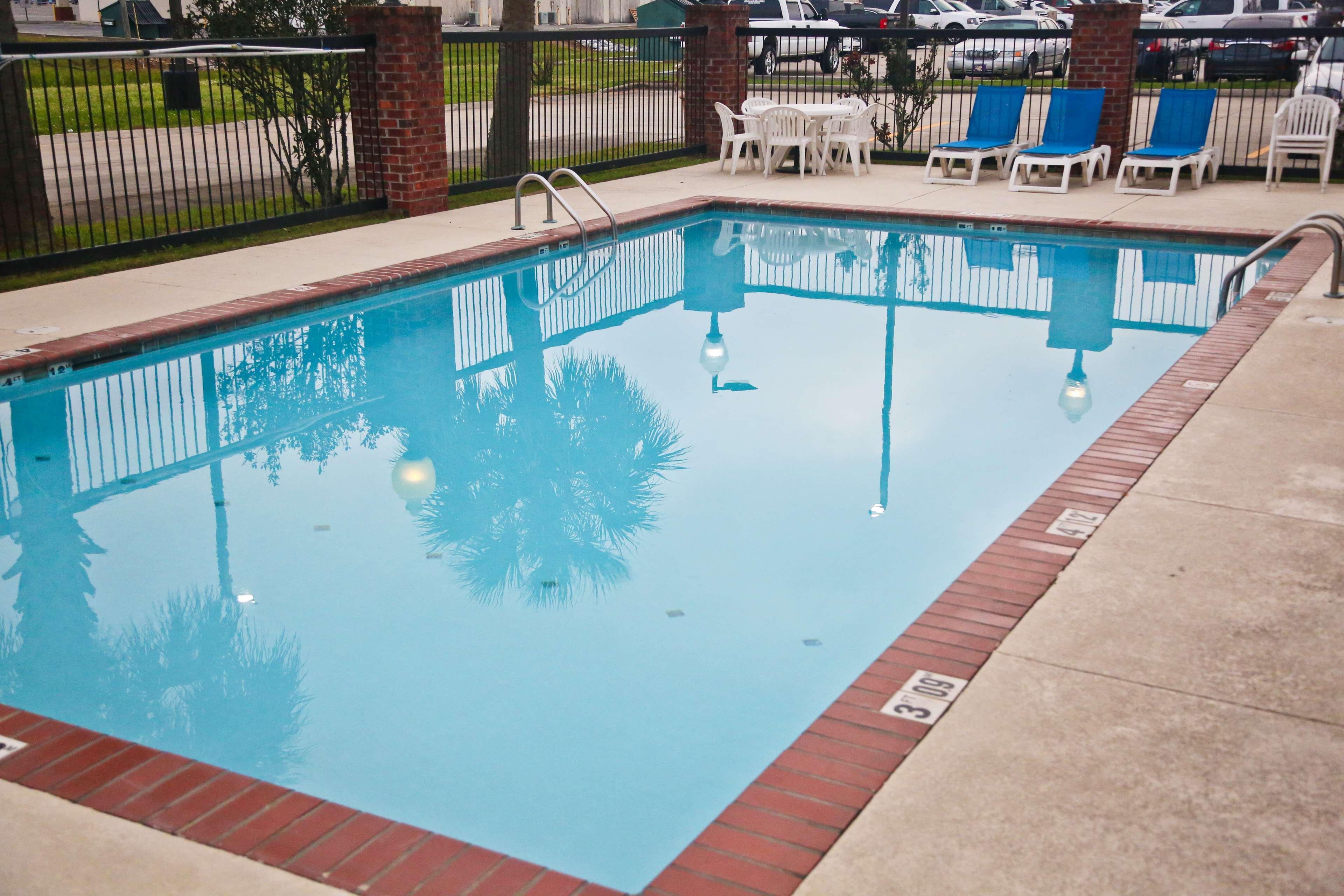 Hampton Inn & Suites Jennings Exterior photo