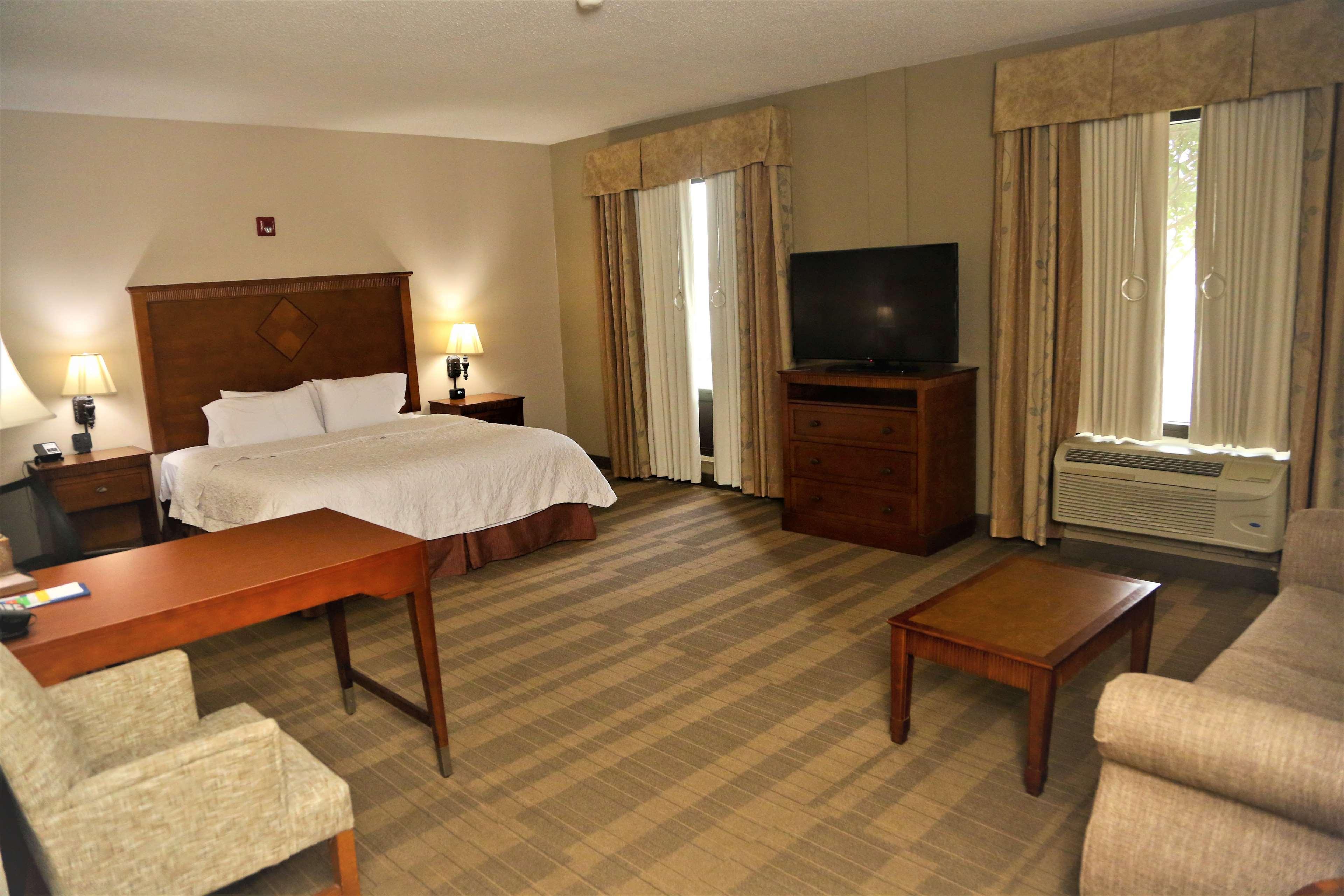 Hampton Inn & Suites Jennings Exterior photo