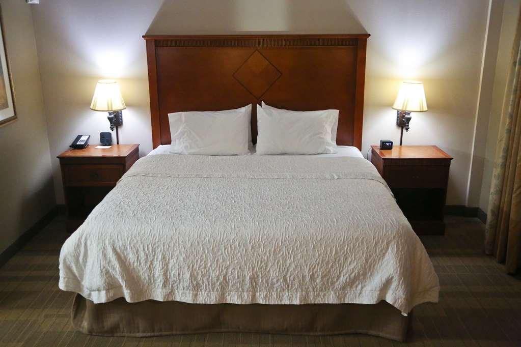 Hampton Inn & Suites Jennings Room photo