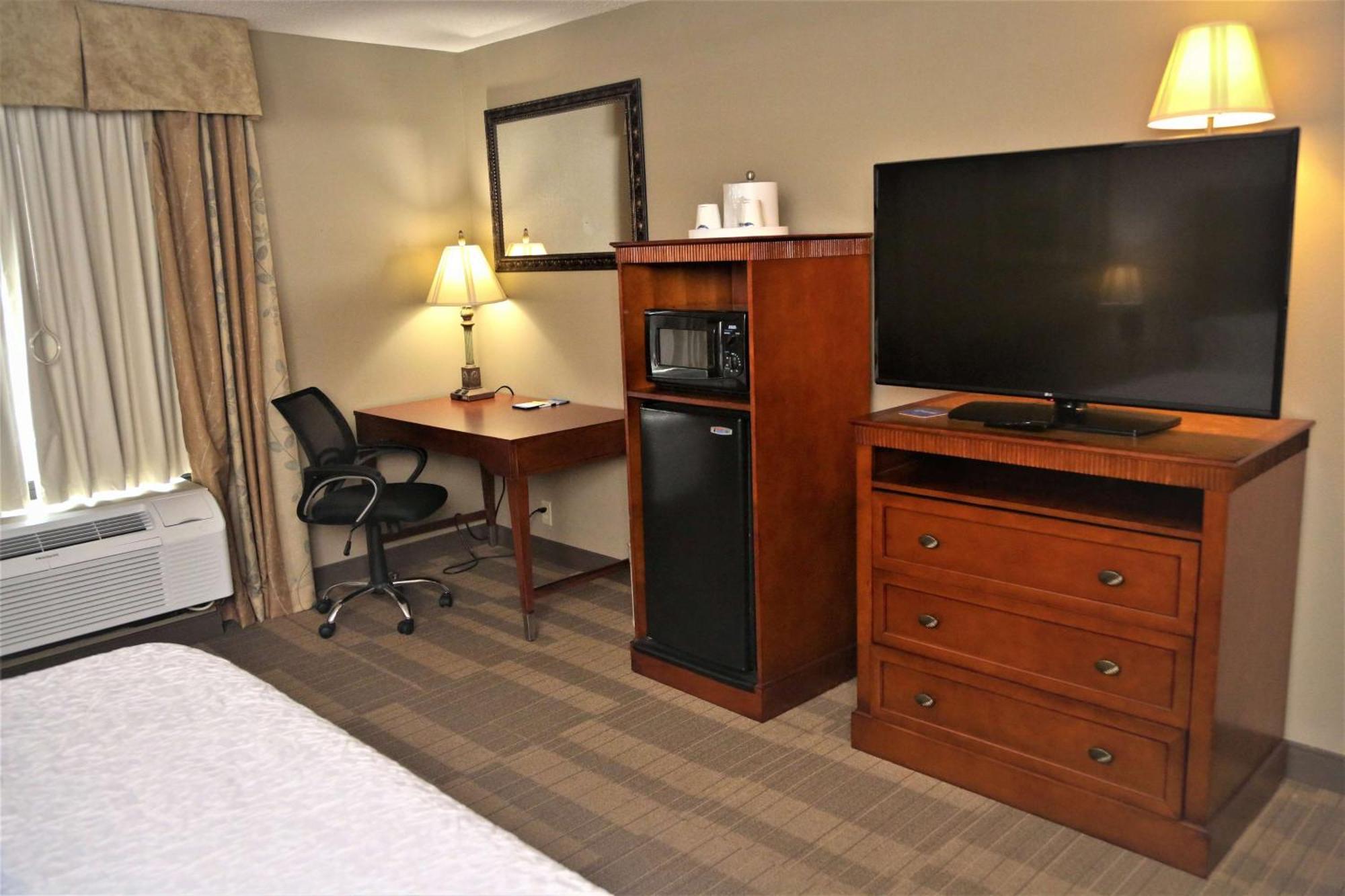 Hampton Inn & Suites Jennings Exterior photo