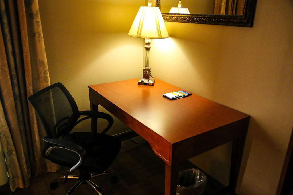 Hampton Inn & Suites Jennings Room photo