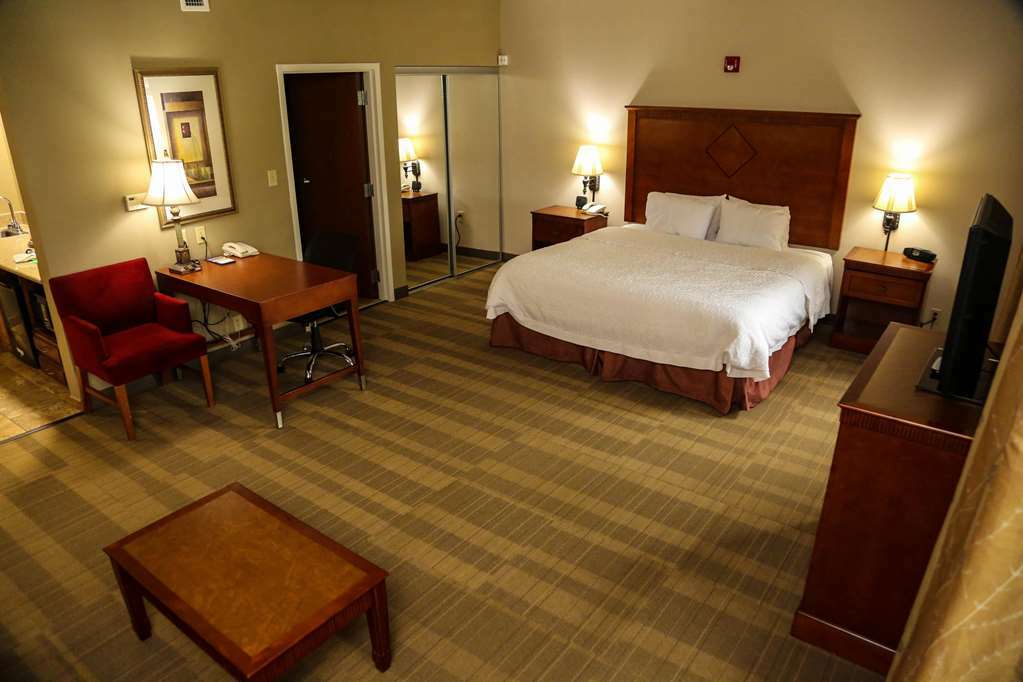 Hampton Inn & Suites Jennings Room photo